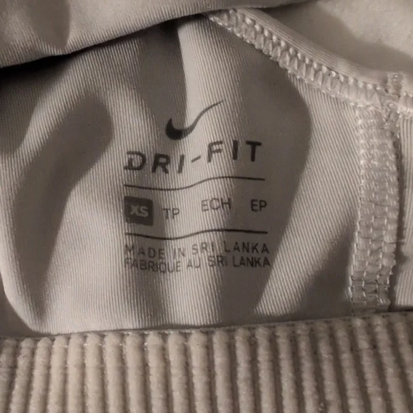 Set of Nike sports bras - Picture 8 of 8